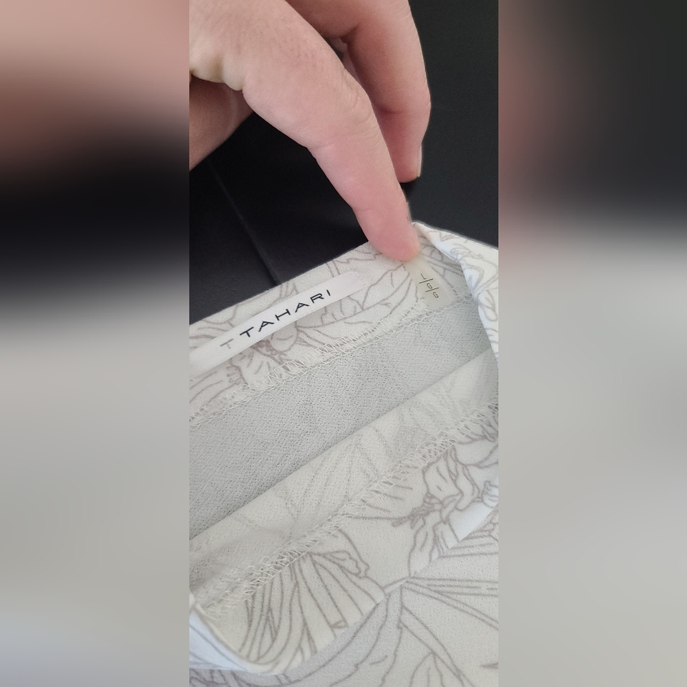 EUC T Tahari Asymmetrical Ruched Sleeveless Blouse - White/Gray, Size L - Picture 5 of 6